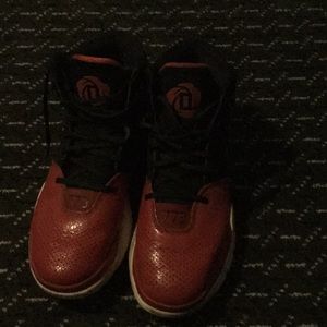 D-Rose First Year Bulls Size 11 Men’s Addias